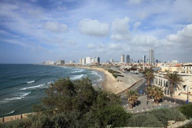 Jaffa bölgesinden Tel Aviv manzarası. Tel Aviv 'deki Akdeniz kıyısında. Jaffa plajlarından bir manzara. Tel Aviv, İsrail.