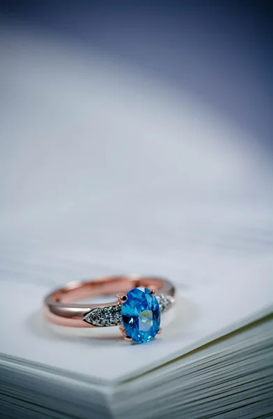 Blauwe edelsteen ring — Stockfoto