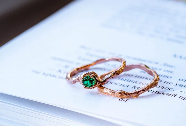 Wedding rings of gold — Stock Photo, Image