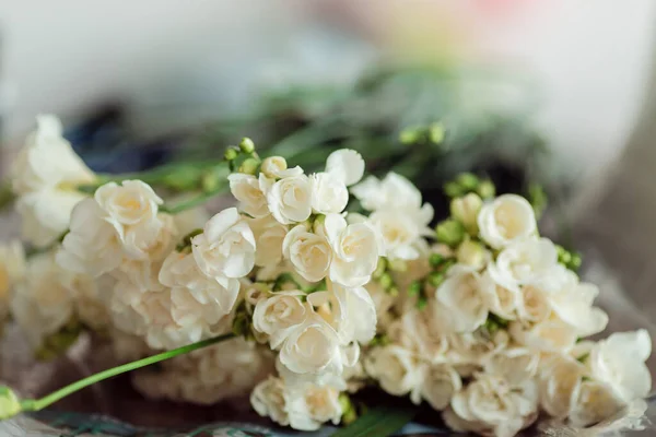 creating a beautiful bouquet of tulips for event