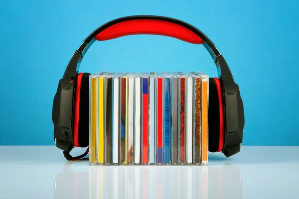 Headphones Stack Cds Blue Background — Stock Photo, Image