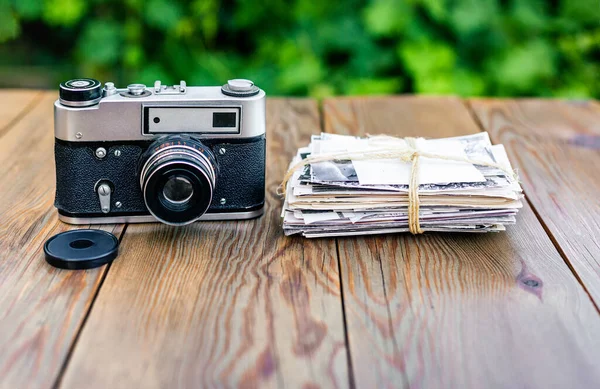 Old Camera Stack Photos Wooden Table — Stock Photo, Image