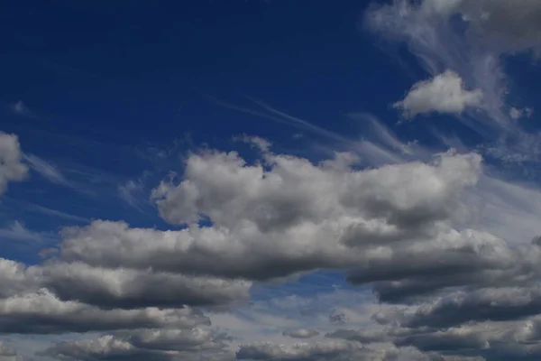 Cirrus Cumulus Felhők Lebegnek Lassan Kék Háttér Nyári — Stock Fotó