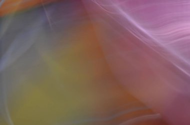 Büyük çok renkli darbelerden oluşan soyut resim