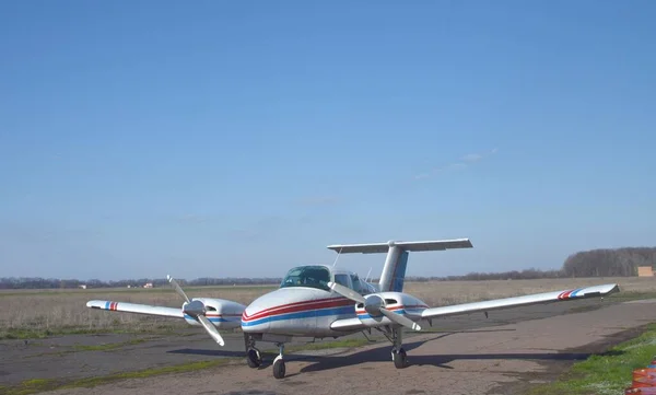 Observamos Avião Velho Interessante Com Dois Motores Pistão Hélices Contra — Fotografia de Stock