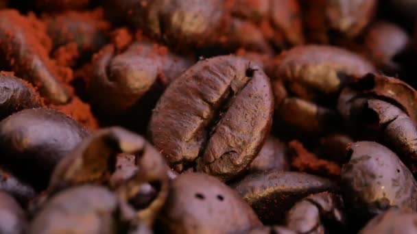 Sluiten Van Zaden Van Koffie Met Rook Van Geurige Gebrande — Stockvideo