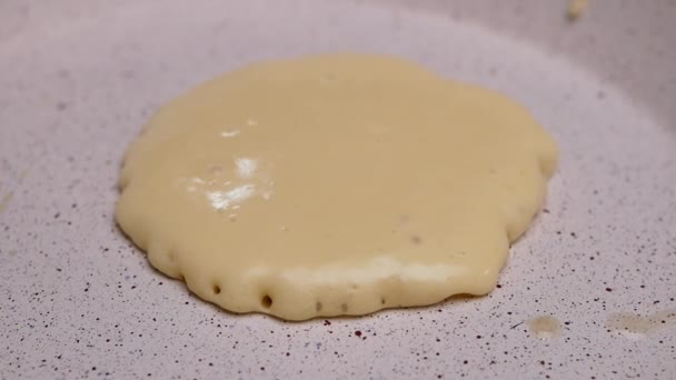 Frittella Fatta Casa Una Padella Marmo Cucinare Delizioso Pasto Colazione — Video Stock