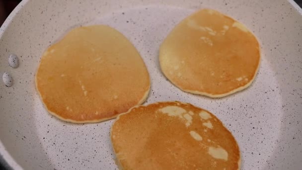 Frittelle Fatte Casa Una Padella Marmo Cucinare Delizioso Pasto Colazione — Video Stock