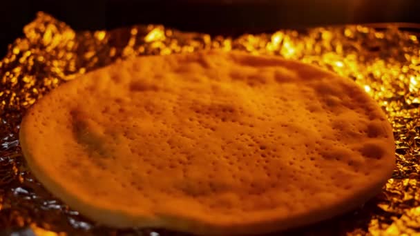 Vista Vicino Della Pizza Fatta Casa Che Cuoce Nel Forno — Video Stock