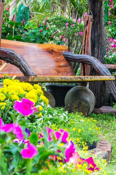 Çiçek Bahçe ahşap sandalye.