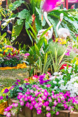 Çiçek Bahçesi Flamingo kuş heykeli.