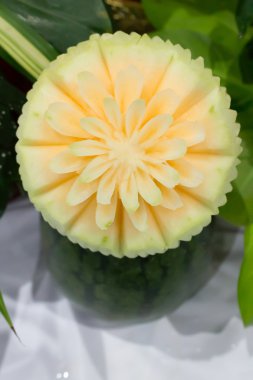 Kavun meyve oymacılığı.