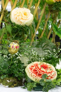 Kavun ve karpuz meyve oymacılığı.