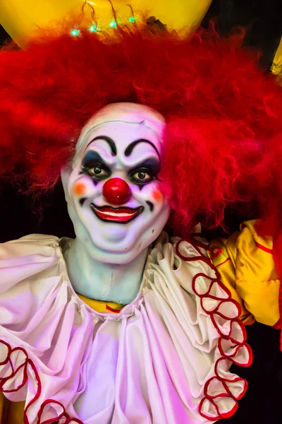 Scary clown docka leende. — Stockfoto