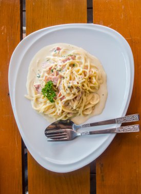 Cabonara soslu spagetti.