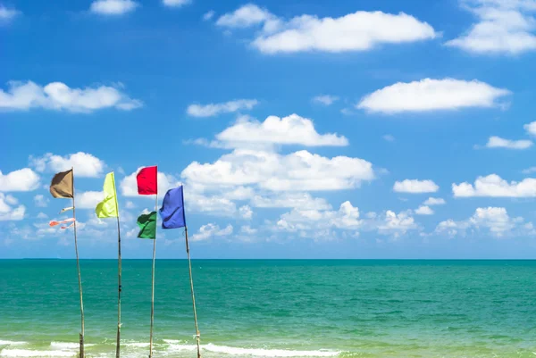 Banderas multicolor en la playa . —  Fotos de Stock