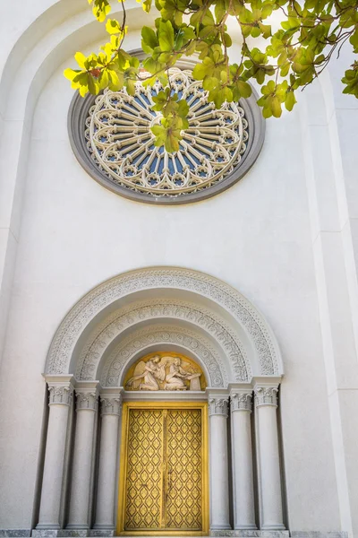 Drzwi Kościoła sposób i tajskiej sztuki Kościoła drzwi tekstura — Zdjęcie stockowe