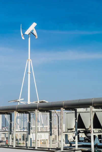 Vertical wind turbine — Stock Photo, Image