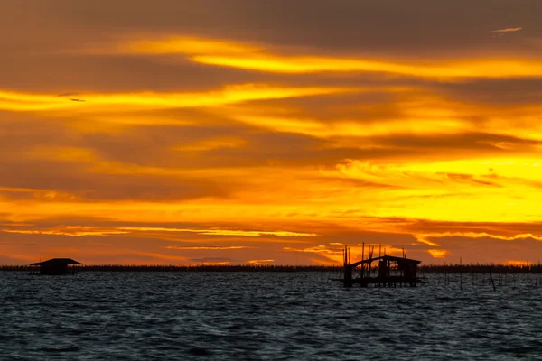 Meer- und Wolkenpanorama bei Sonnenaufgang — Stockfoto