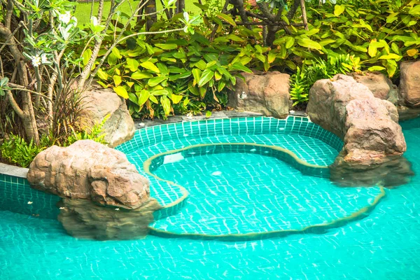 Jacuzzi en la piscina . —  Fotos de Stock