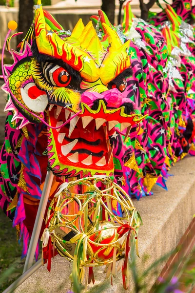 Traje de dança dragão chinês — Fotografia de Stock