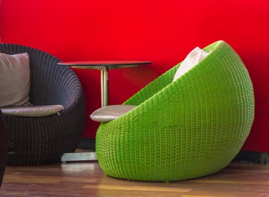 Yuvarlak hasır masa takımları.