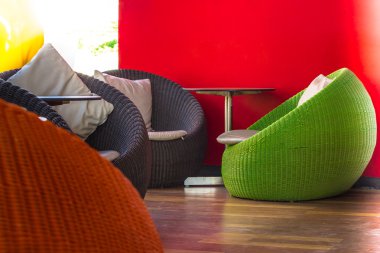 Yuvarlak hasır masa takımları.