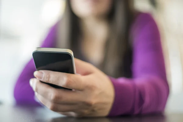 Použití chytrý telefon — Stock fotografie