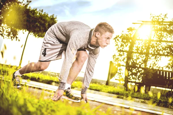 Giovane che corre — Foto Stock