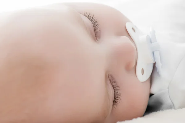 Közelről aranyos újszülött baba alvás portréja — Stock Fotó