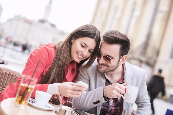 Par att ha roligt i café — Stockfoto