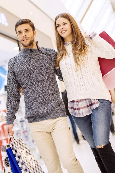 Couple in shopping — Stock Photo, Image