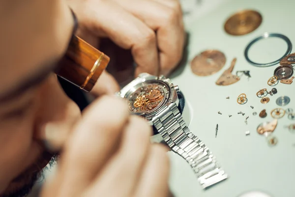 Watchmaker at work — Stock Photo, Image