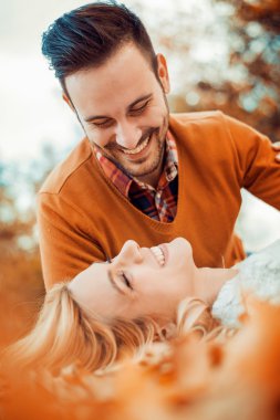 Parktaki mutlu çift