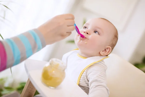 Nourriture pour bébé, gros plan — Photo