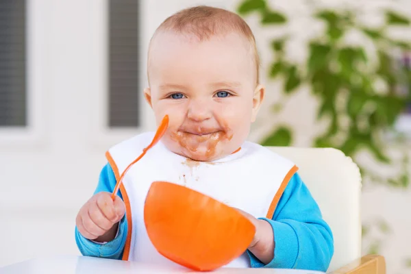 Gelukkig baby thuis — Stockfoto