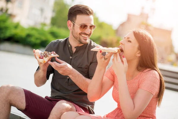 Porträtt av ett lyckligt par — Stockfoto