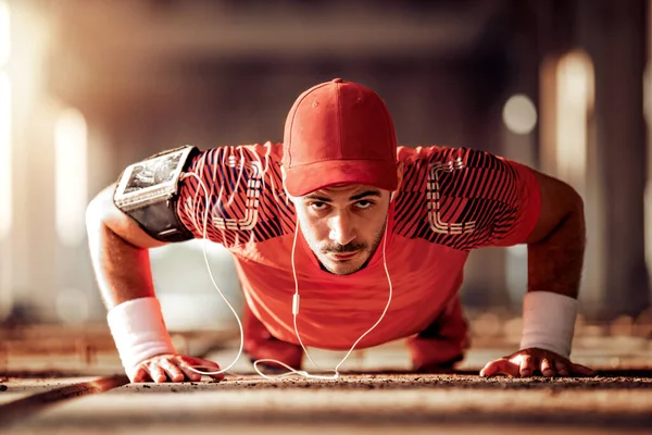 Vilken Sport Ung Atletisk Man Gör Armhävningar — Stockfoto