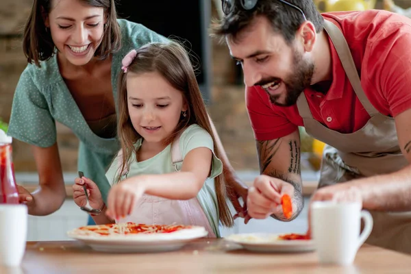 Young Family Kitchen Preparing Pizza Together — Stock Photo, Image