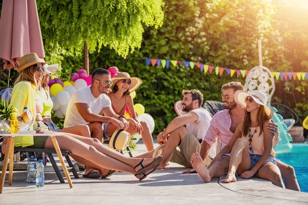 Group Friends Having Fun Pool Party — Stock Photo, Image