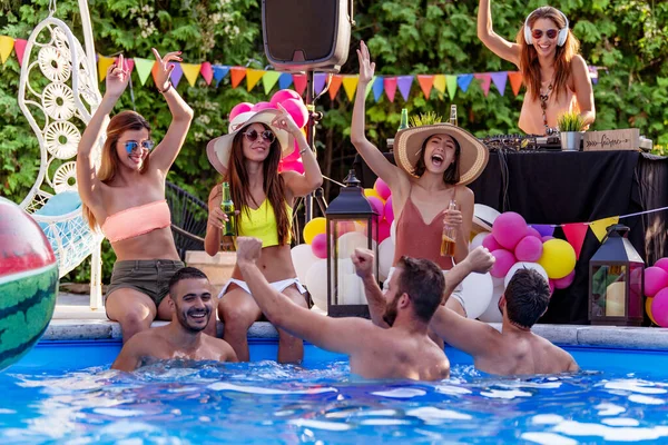 Enjoying Pool Party Friends Group Friends Having Party Swimming Pool — Stock Photo, Image