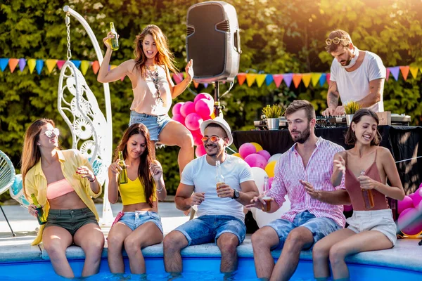 Enjoying Pool Party Friends Group Friends Having Party Swimming Pool — Stock Photo, Image