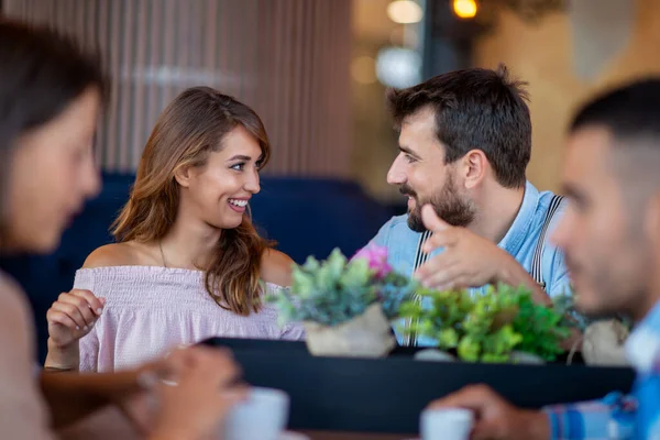 Young People Enjoying Together Cafe Drink Coffee — Stockfoto