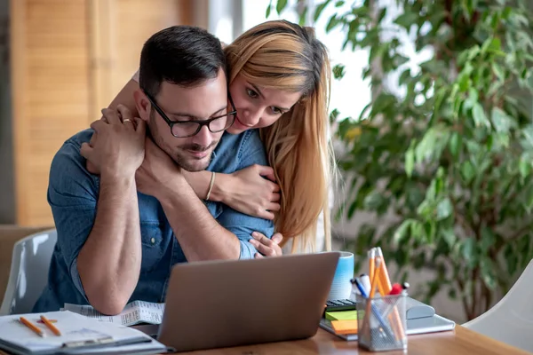 Stressed Married Couple Home Use Laptop Paying Bills Online — Stock Fotó