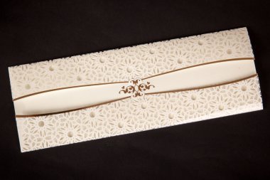 düğün davetiyeleri siyah blackground üzerinde