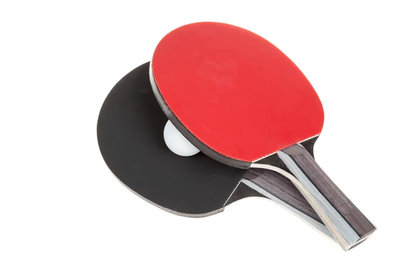 Paar ping-pong rackets en witte bal, geïsoleerd op witte achtergrond — Stockfoto