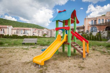 Parktaki çocuk parkı.