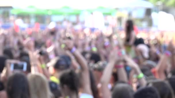 Filmación Multitud Borrosa Festejando Bailando Concierto Una Fiesta Movimiento Lento — Vídeos de Stock