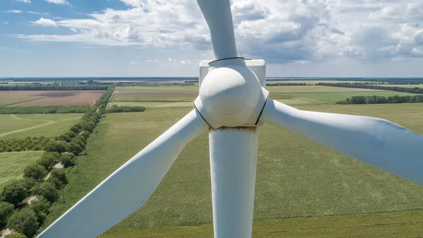 Blick Aus Nächster Nähe Auf Moderne Windkraftanlagen Zur Stromerzeugung Grünes — Stockfoto