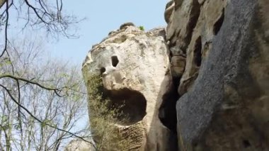 Bilinmeyen Bulgaristan. Royashki mağara manastırı Provadia Region, Bulgaristan. Antik Trakya Tapınağı